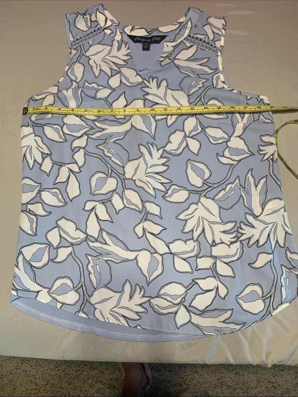 Maggy London Light Blue & White Floral Sleeveless Blouse